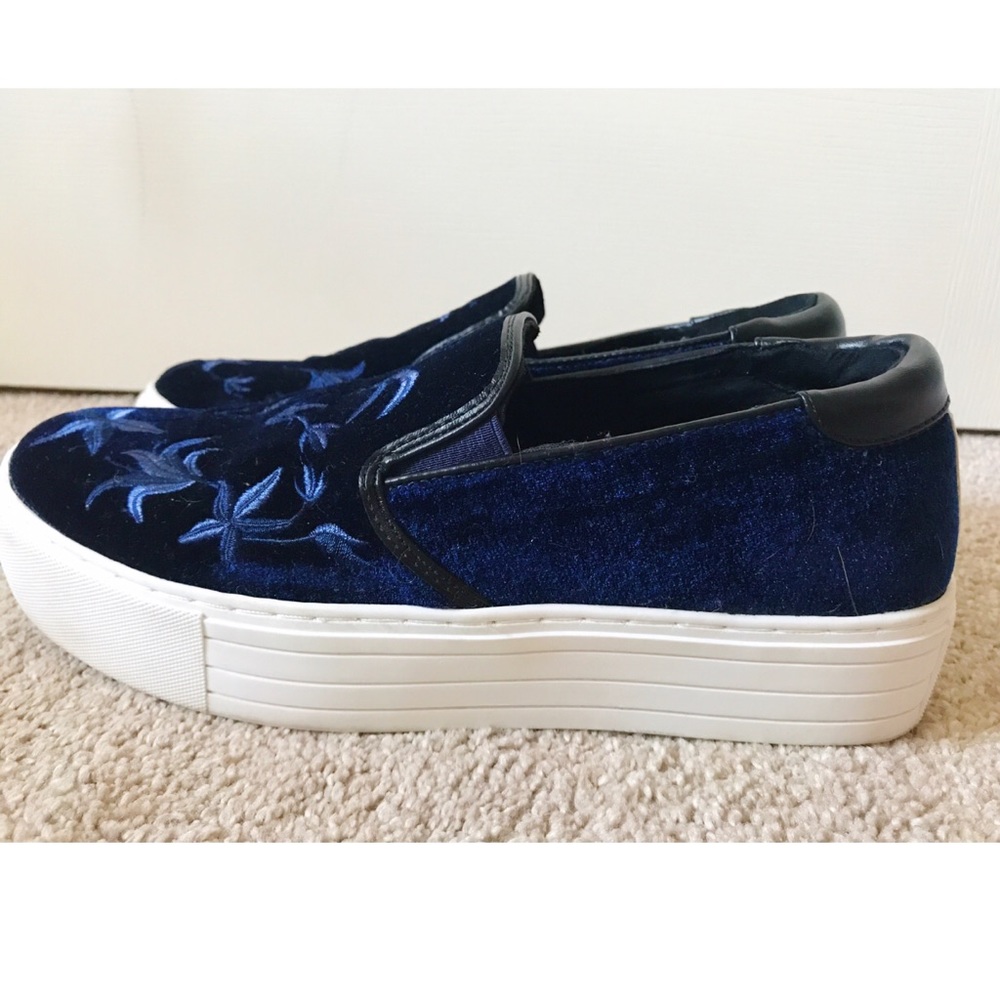 VELVET EMBROIDERED PLATFORMS
